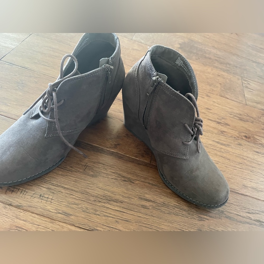 Universal Thread Booties - Size 8 - Picture 11 of 11